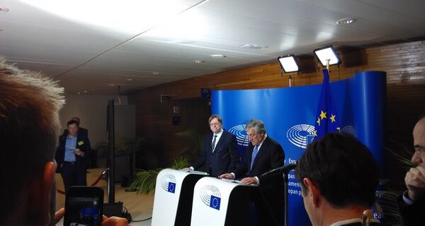 Brexit: Τις κόκκινες γραμμές της διαπραγμάτευσης υπερψήφισε το Ε.Κ.