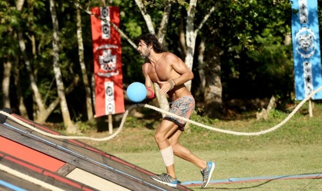 Survivor: Η πρώτη μέρα του Μαχητή Σπαλιάρα, οι μπηχτές και οι ίντριγκες