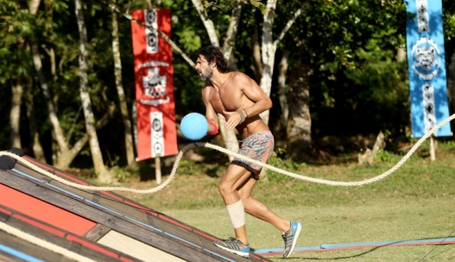 Survivor: Η πρώτη μέρα του Μαχητή Σπαλιάρα, οι μπηχτές και οι ίντριγκες