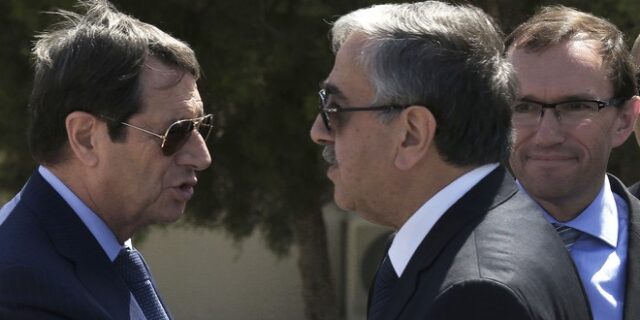 Κύπρος: Μετά το δημοψήφισμα στην Τουρκία η επόμενη συνάντηση Αναστασιάδη-Ακιντζί