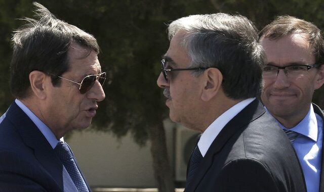 Κύπρος: Μετά το δημοψήφισμα στην Τουρκία η επόμενη συνάντηση Αναστασιάδη-Ακιντζί