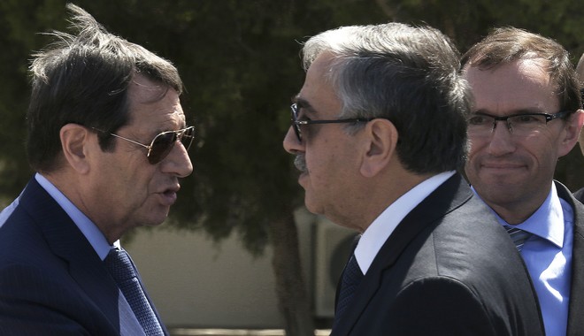 Κύπρος: Μετά το δημοψήφισμα στην Τουρκία η επόμενη συνάντηση Αναστασιάδη-Ακιντζί