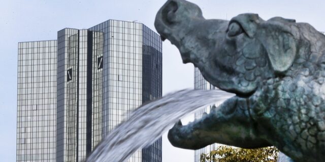 Η Deutsche Bank βρυχάται. Υπερδιπλάσια καθαρά κέρδη μέσα στο ’17