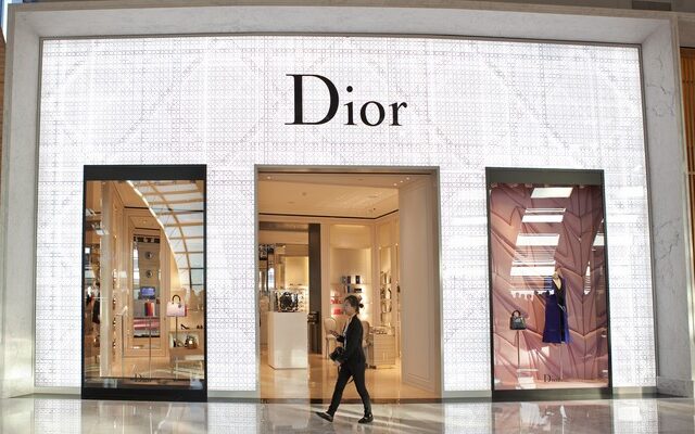 H Louis Vuitton εξαγοράζει την Christian Dior έναντι 6,5 δισ. ευρώ