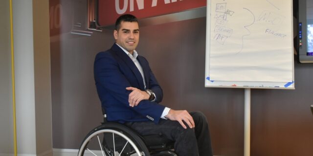 Ο Ηλίας αποδεικνύει καθημερινά ότι η διαφορετικότητα δεν επηρεάζει την παραγωγικότητα