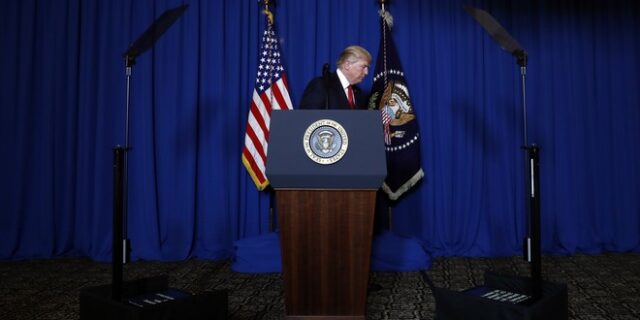 Παράθυρο για νέους βομβαρδισμούς άφησε ο Τραμπ