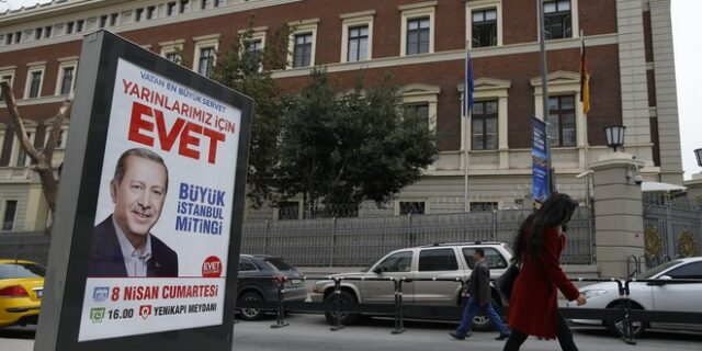 Τουρκία: Προηγείται το ΝΑΙ στις δημοσκοπήσεις