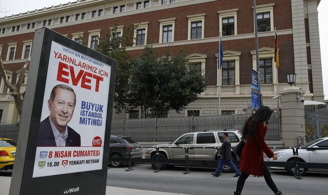 Τουρκία: Προηγείται το ΝΑΙ στις δημοσκοπήσεις