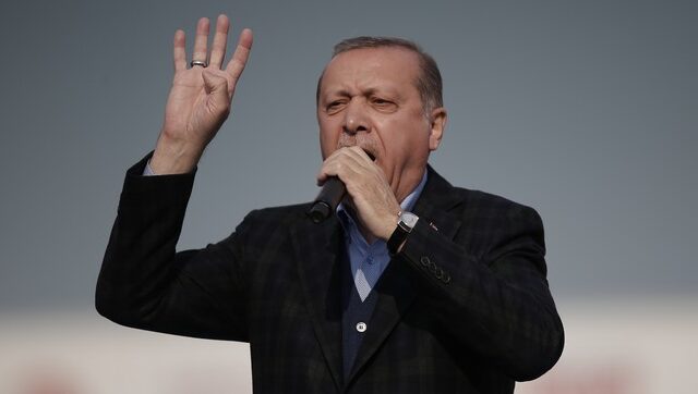 Σε συνθήκες εκτάκτου ανάγκης και κλίμα πόλωσης το τουρκικό δημοψήφισμα