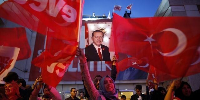 Δημοψήφισμα: Ενωτικός προσπαθεί να φανεί ο Ερντογάν. Νοθεία καταγγέλλει η αντιπολίτευση