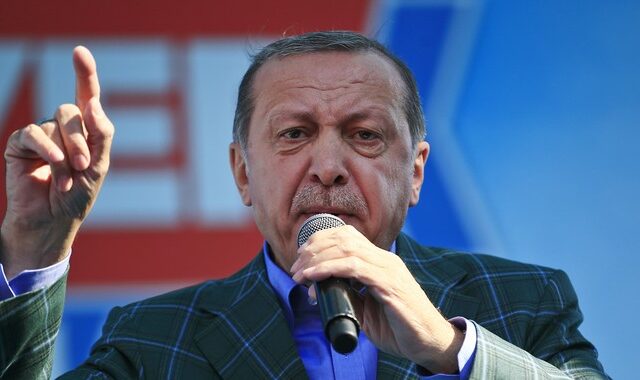 Δημοψήφισμα στην Τουρκία: Σεβασμό στο αποτέλεσμα ζητά ο Ερντογάν