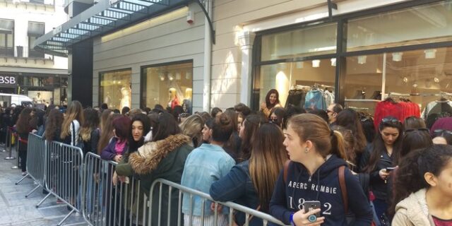 Forever 21: Έγινε της Black Friday στα εγκαίνια