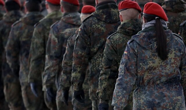 Γερμανία: Έρευνα σε βάρος 275 στρατιωτών που φέρονται να ανήκουν στην ακροδεξιά