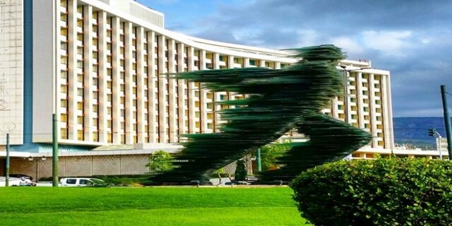Βίλες και εμπορικά καταστήματα αλλάζουν το Hilton Αθηνών