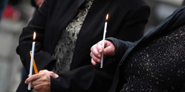 Πάτρα: Ιερέας αρνήθηκε να μυρώσει γυναίκες λόγω ‘διεφθαρμένου’ παντελονιού