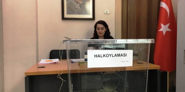 Οι Τούρκοι της Ελλάδας ψηφίζουν για την ‘επιστροφή του Σουλτάνου’