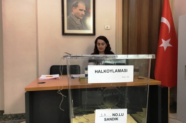 Οι Τούρκοι της Ελλάδας ψηφίζουν για την ‘επιστροφή του Σουλτάνου’