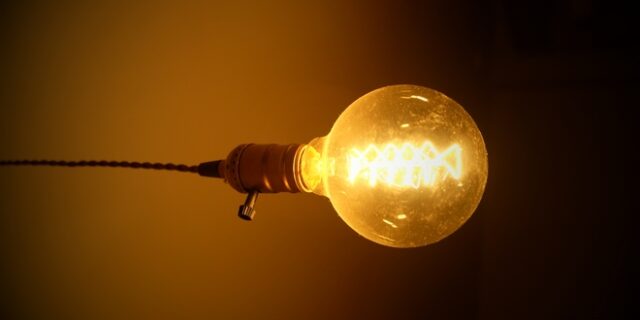 Παραπονιόταν για ναυτία, βρήκαν λάμπα στο στομάχι του