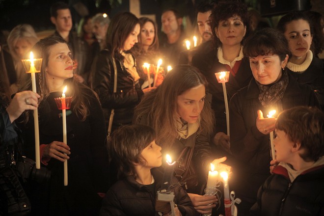 Λέρωσες το ρούχο σου με κερί; Να τι πρέπει να κάνεις