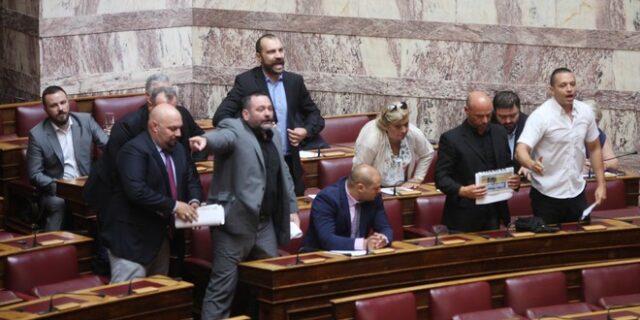 Ύβρεις και απειλές Χρυσαυγιτών κατά Τόσκα, Μπαλαούρα, Τσακνή