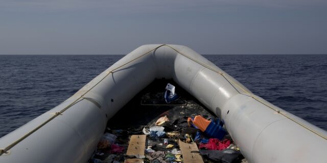 Πέθαναν από δίψα και πείνα, μέσα σε βάρκα ανοιχτά της Λιβύης