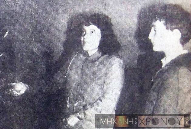 Μηχανή του Χρόνου: Η μητέρα που έσερνε το 12χρονο γιο της στους δρόμους της Αθήνας