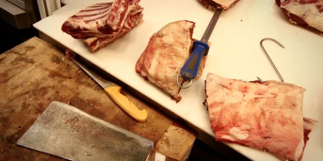 Εκατοντάδες κιλά τροφίμων κατασχέθηκαν από την αγορά