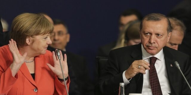 Μέρκελ σε Ερντογάν: Διάλογο με σεβασμό με όλα τα κόμματα