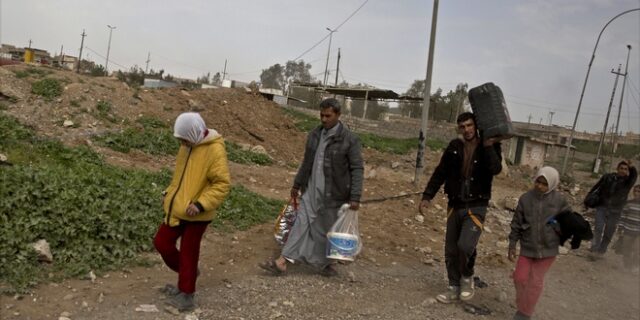 Ιράκ: Περισσότεροι από 493.000 οι εκτοπισμένοι από τις μάχες στη Μοσούλη