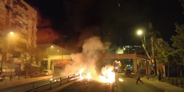 Εντυπωσιακά πλάνα: Στον Νέο Κόσμο η Ανάσταση γίνεται με μολότοφ