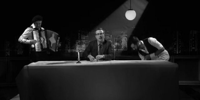 Ο John Oliver προειδοποιεί τους Γάλλους: Η Λεπεν είναι μια μ***η δημαγωγός