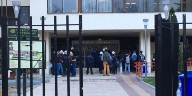 ΠΑΜΑΚ: Ο όρκος αγνώστου εμπνεύσεως σε πρωτοετείς και η σκληρή απάντηση του υπουργείου