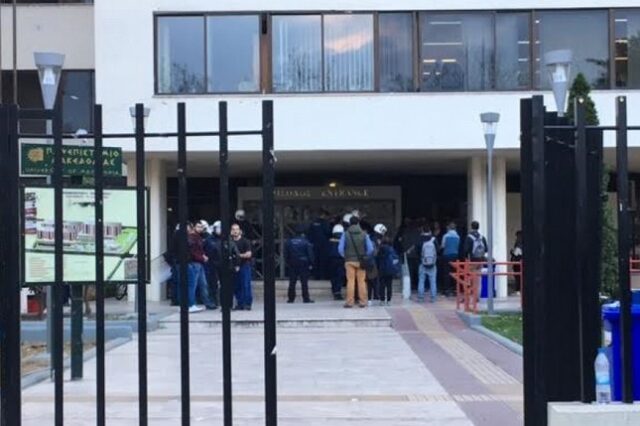 ΠΑΜΑΚ: Ο όρκος αγνώστου εμπνεύσεως σε πρωτοετείς και η σκληρή απάντηση του υπουργείου