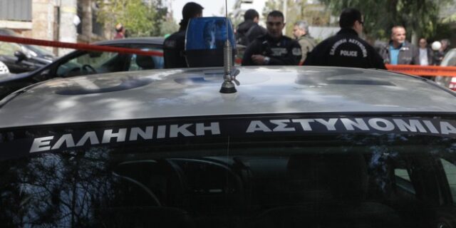 Αστυνομικοί και ιδιώτης παρέσυραν ηλικιωμένο και τον εγκατέλειψαν νεκρό