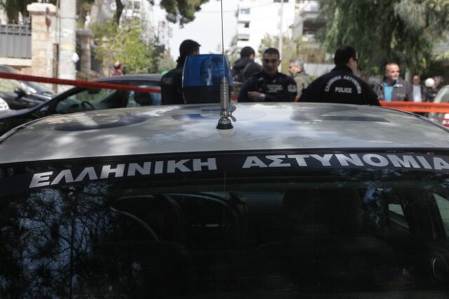 Αστυνομικοί και ιδιώτης παρέσυραν ηλικιωμένο και τον εγκατέλειψαν νεκρό
