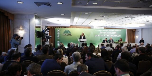 Στο ΠΑΣΟΚ τα μαχαίρια δε μπαίνουν στα θηκάρια