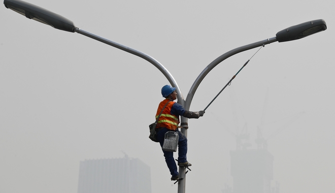 ‘Πορτοκαλί συναγερμός’ στο Πεκίνο λόγω ατμοσφαιρικής ρύπανσης
