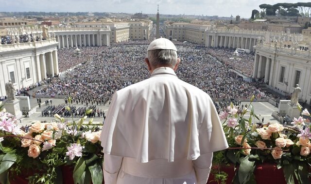 Ειρήνη στη μαρτυρική Συρία ευχήθηκε στο πασχαλινό μήνυμά του ο πάπας Φραγκίσκος
