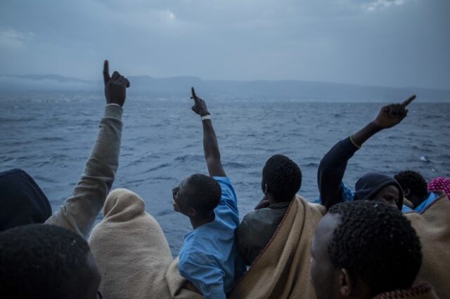 Διάσωση βρέφους 4 ημερών στη Μεσόγειο από πλοίο ΜΚΟ