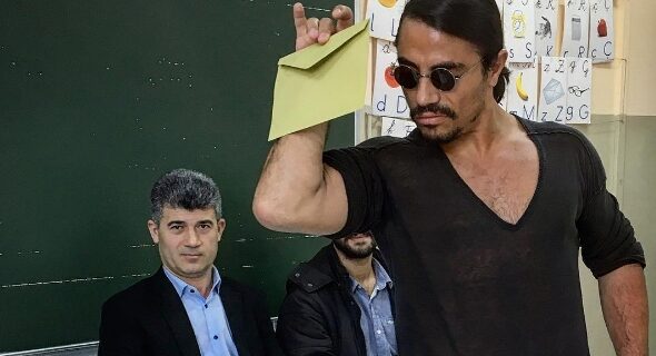 Salt Bae: Ψήφισε ο Τούρκος σεφ με τον τρόπο που ρίχνει το αλάτι