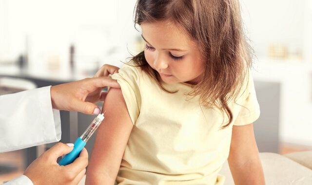 12 μύθοι για τα εμβόλια