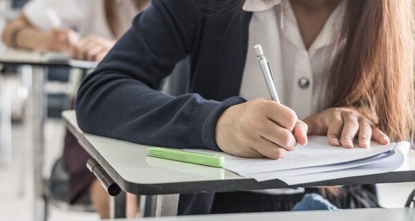 Καθηγητής βιντεοσκοπούσε τις μαθήτριές του στην τουαλέτα