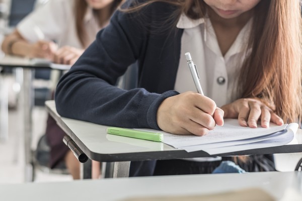 Καθηγητής βιντεοσκοπούσε τις μαθήτριές του στην τουαλέτα