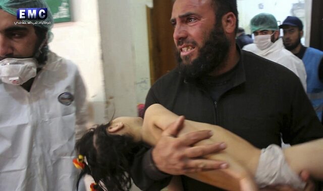 Συρία: Στους 100 οι νεκροί από τις επιθέσεις με χημικά όπλα – 400 νοσηλεύονται με αναπνευστικά προβλήματα