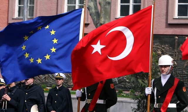 ΕΕ σε Τουρκία: Αδύνατο να διεξαχθούν δημοκρατικές εκλογές σε καθεστώς έκτακτης ανάγκης