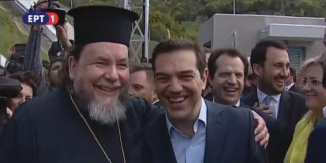 Ιερέας σε Τσίπρα: ‘Ήθελα φωτογραφία με έναν ακροαριστερό’