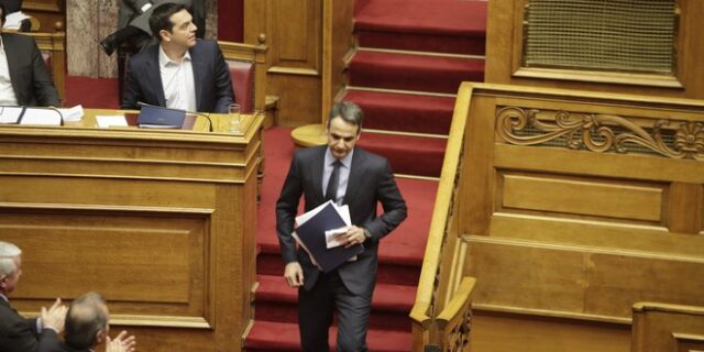Μονομαχία Τσίπρα – Μητσοτάκη για την Εξεταστική στο χώρο της Υγείας