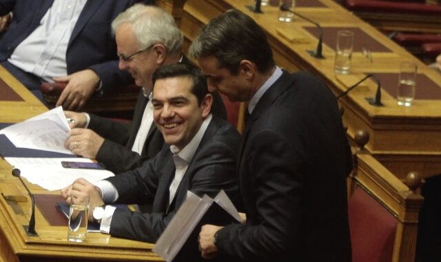 Χαμός στη Βουλή. Η τροπολογία προκάλεσε κόντρα κορυφής Τσίπρα-Μητσοτάκη