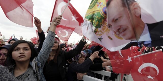 Η Κομισιόν ζητά έρευνα για παρατυπίες στο τουρκικό δημοψήφισμα