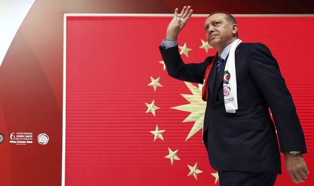 Spiegel: Η Τουρκία κατασκοπεύει πολίτες της σε 35 χώρες